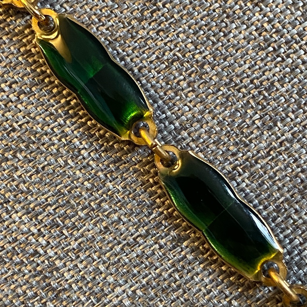 Elegant Green and Gold Women's Necklace